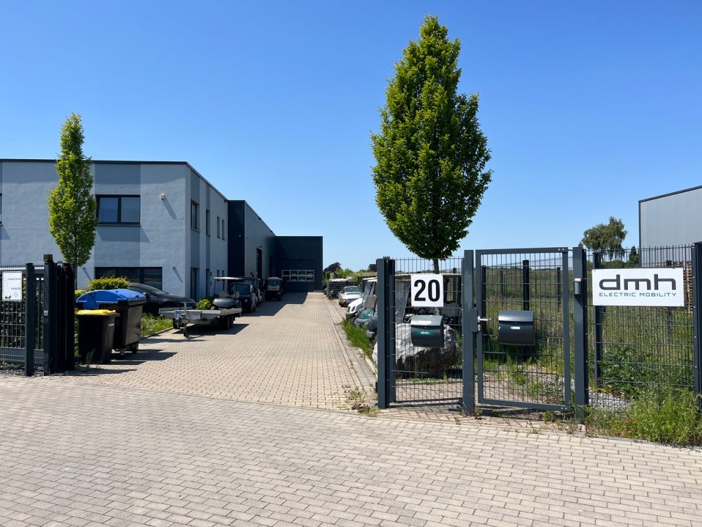 Golfwagen auf dem Golfplatz