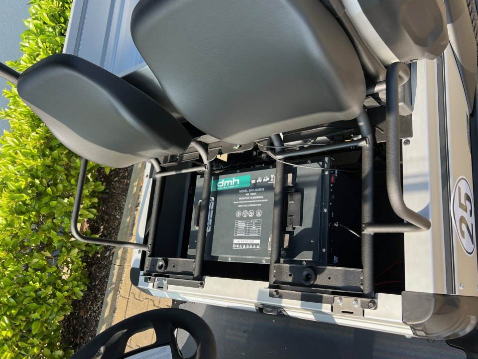 Golfwagen auf dem Golfplatz