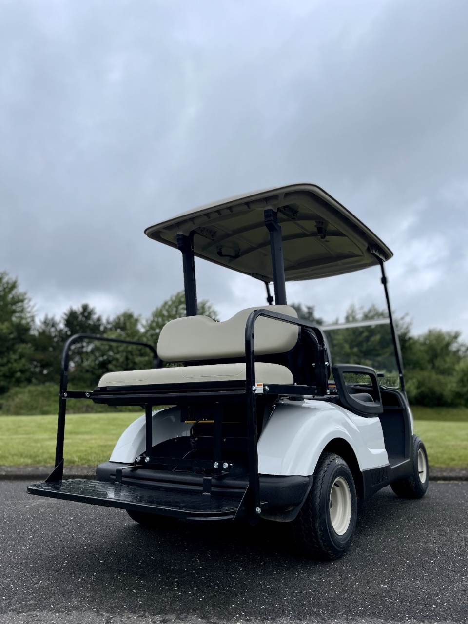 Golfwagen auf dem Golfplatz